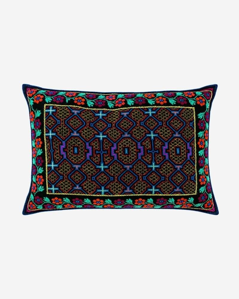 Hand-Embroidered Shipibo Cushion – No. 24